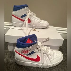 Worn still in good condition women’s Air Jordan size 7